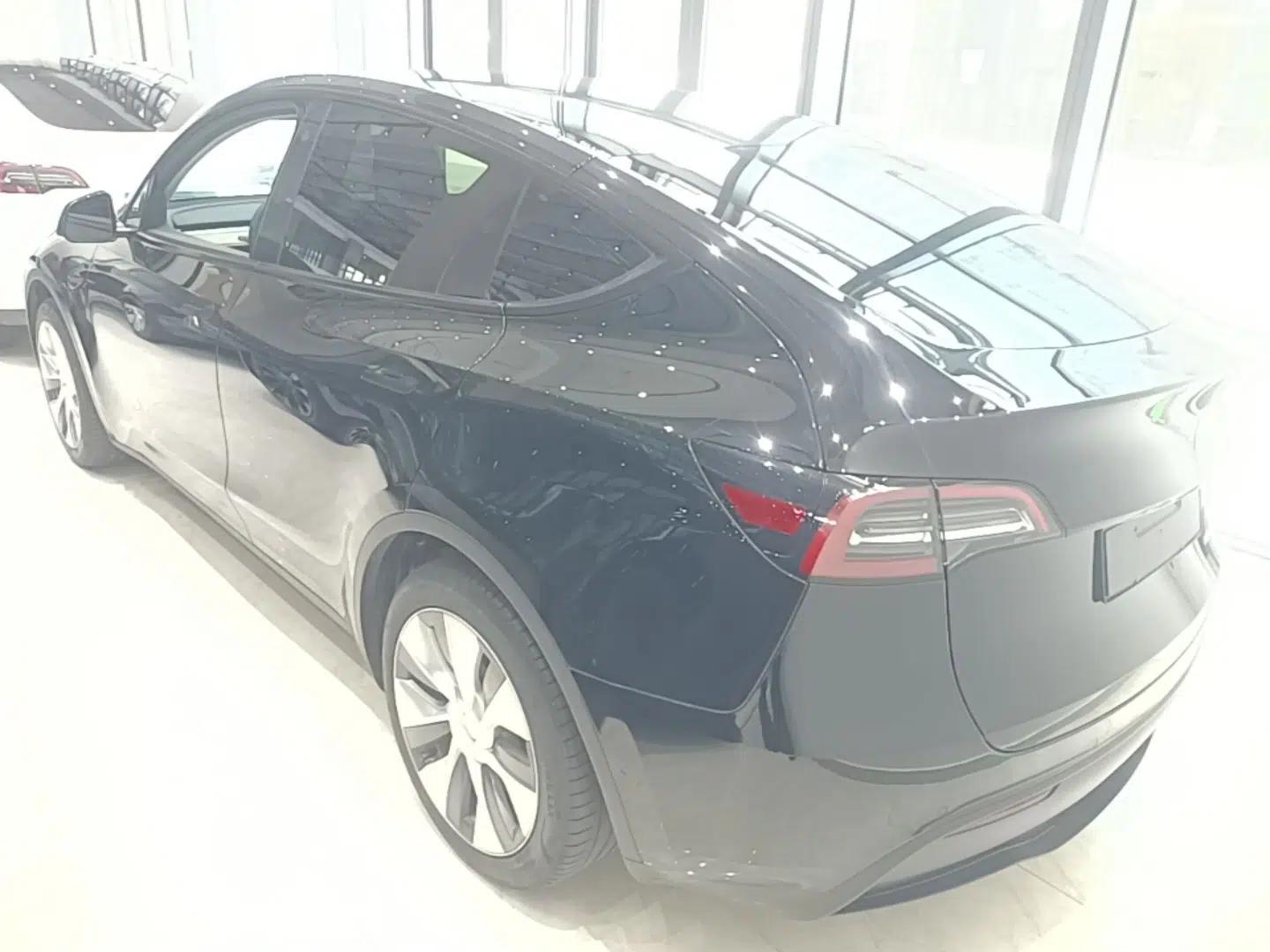Tesla Model Y 2022 Revised Version Rear-Wheel Drive — миниатюра 4