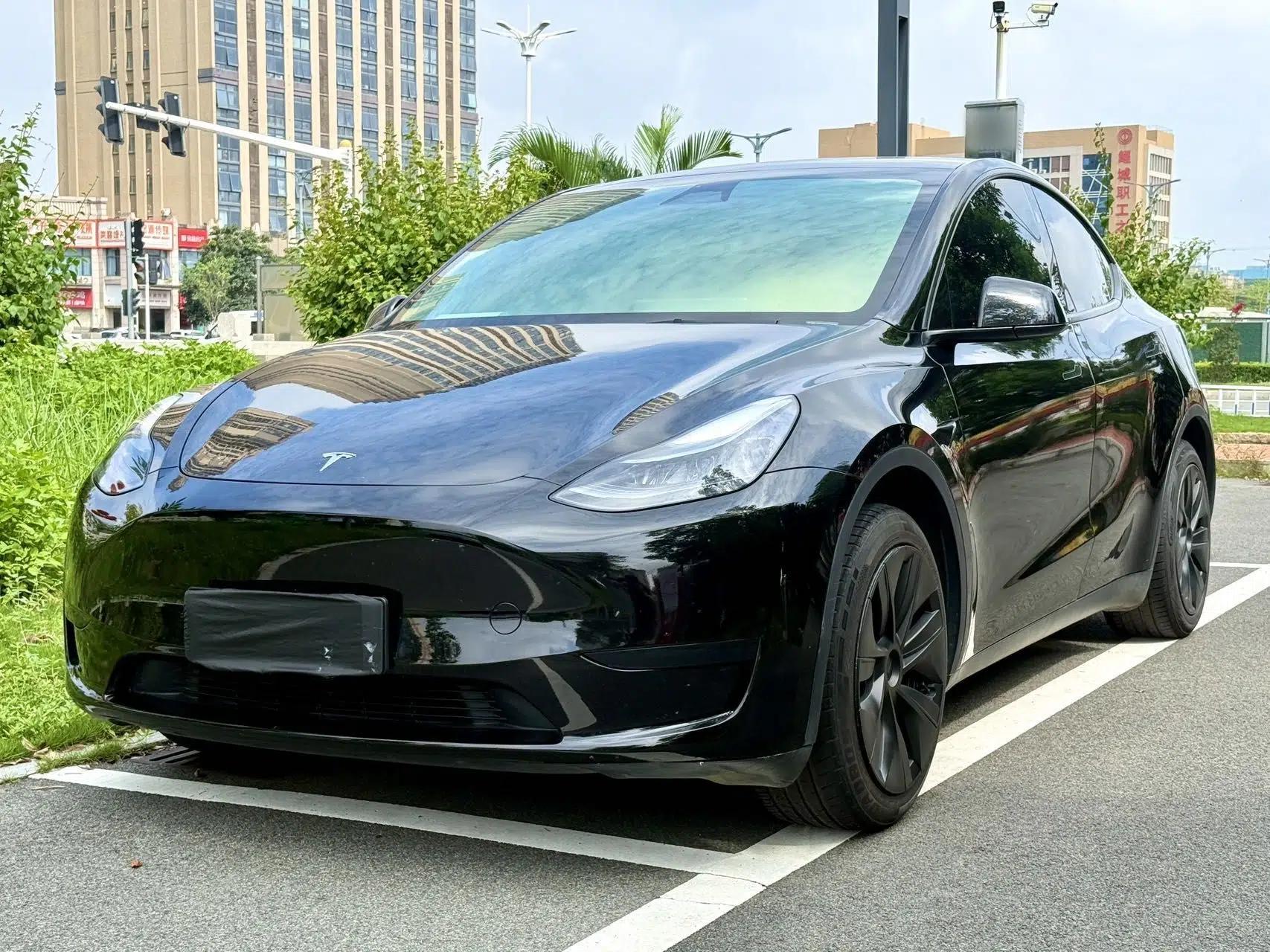 Tesla Model Y 2024 Rear-Wheel-Drive Version — миниатюра 1