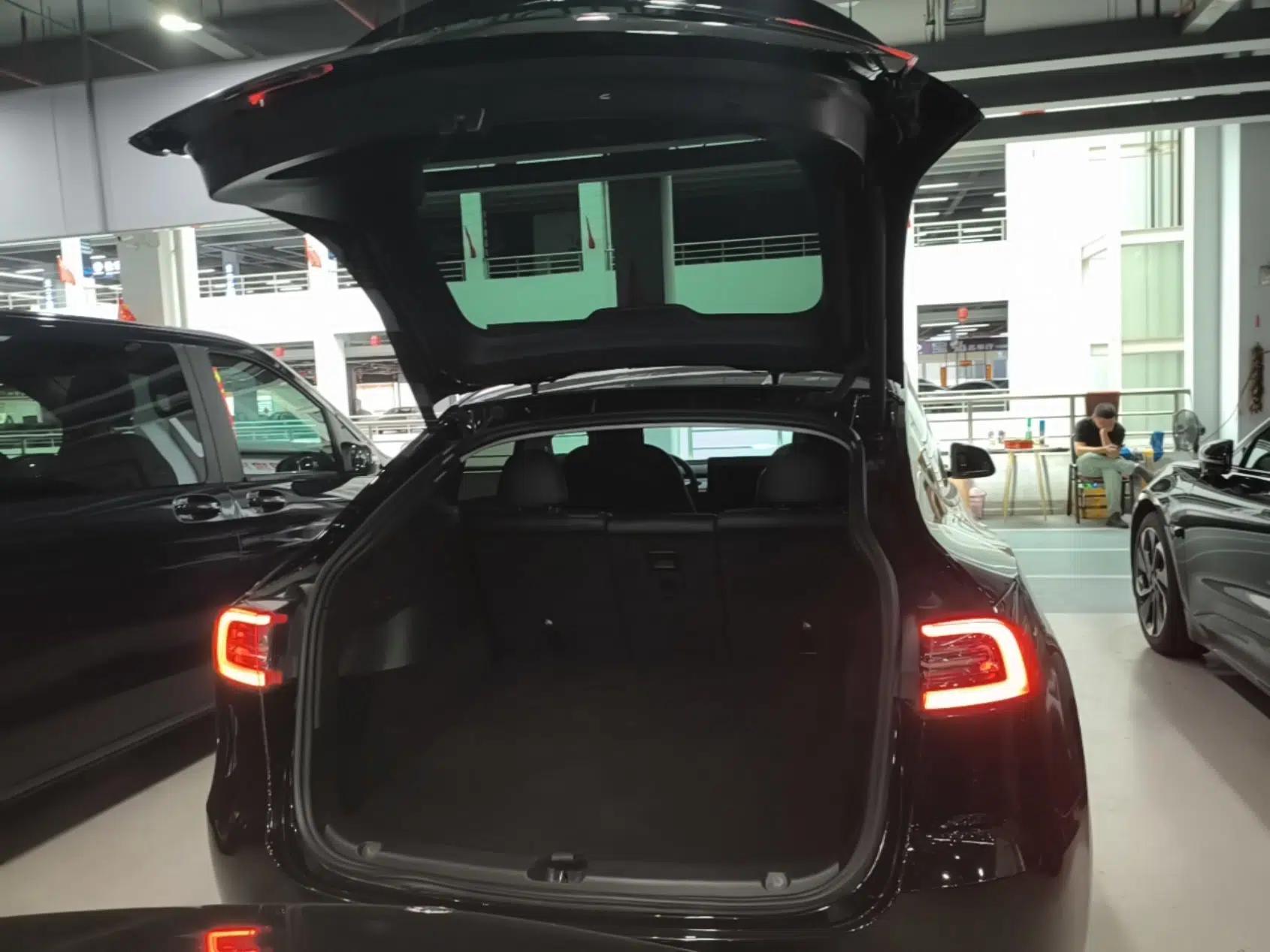 Tesla Model Y 2024 Rear-Wheel-Drive Version — миниатюра 22