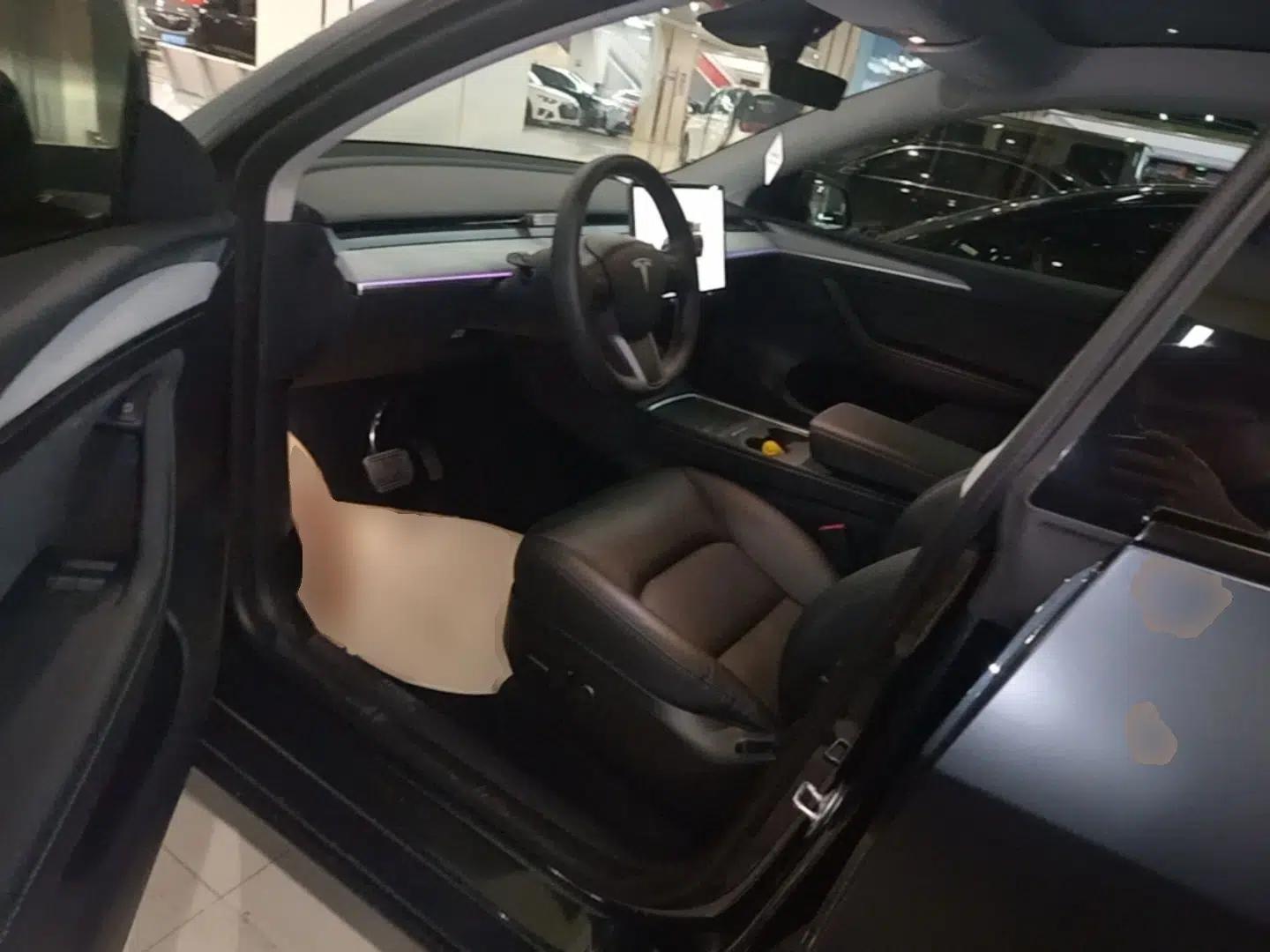 Tesla Model Y 2024 Rear-Wheel-Drive Version — миниатюра 18