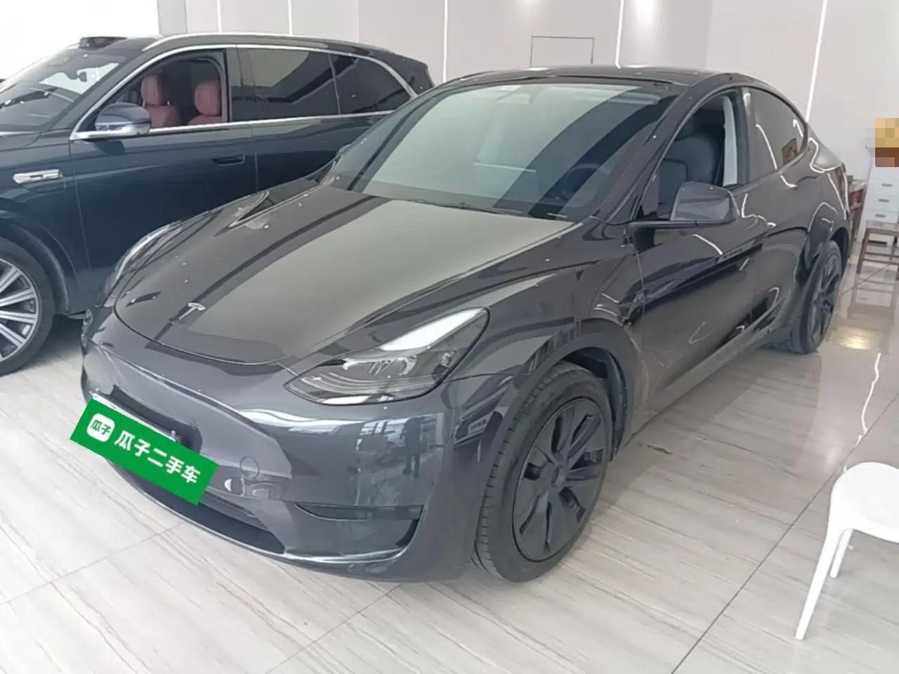 Tesla Model Y 2024 Rear-Wheel-Drive Version — миниатюра 1