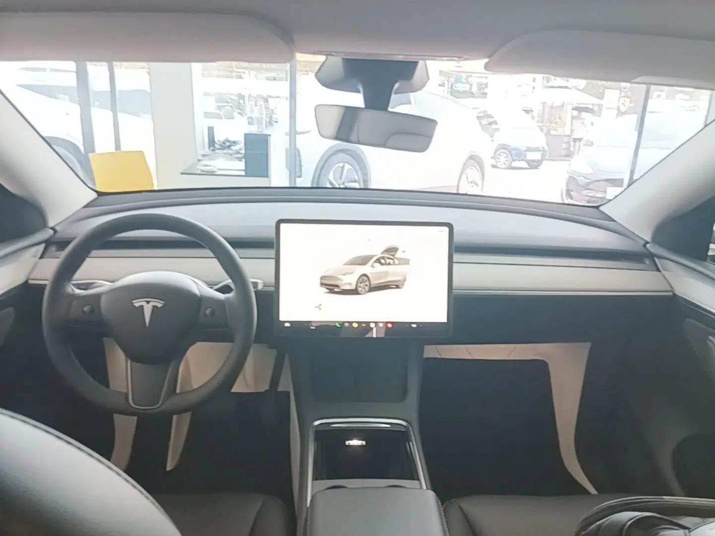 Tesla Model Y 2024 Rear-Wheel-Drive Version — миниатюра 12