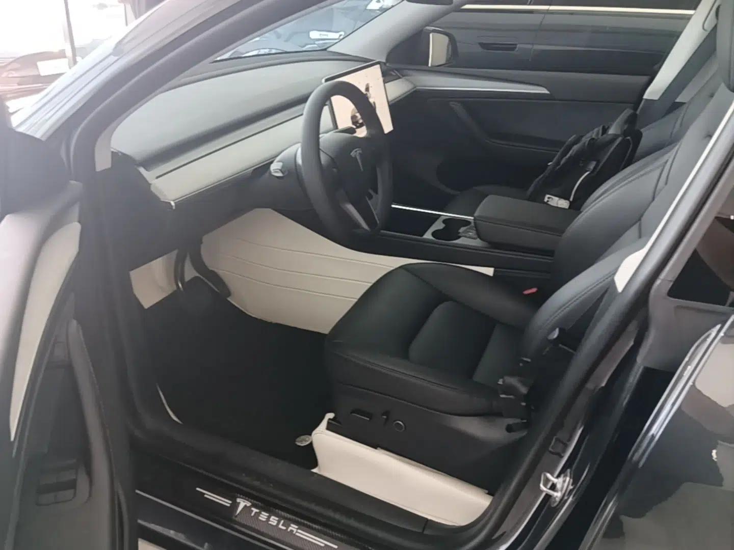 Tesla Model Y 2024 Rear-Wheel-Drive Version — миниатюра 18