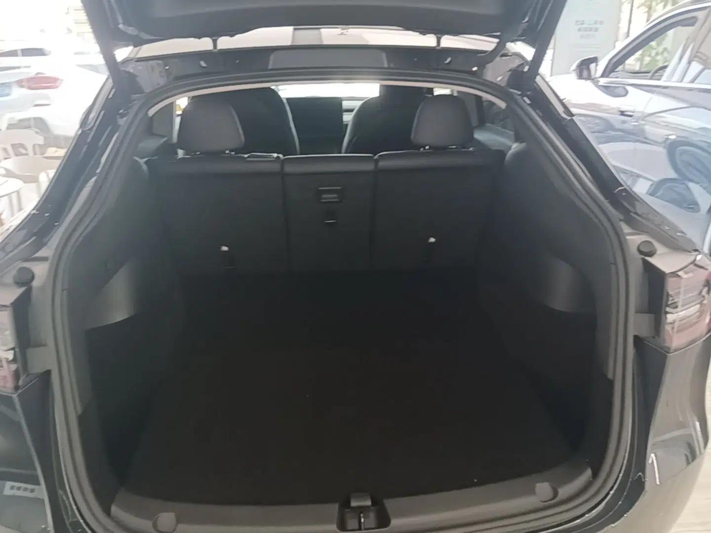 Tesla Model Y 2024 Rear-Wheel-Drive Version — миниатюра 22