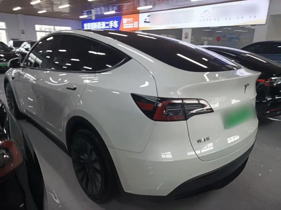 Tesla Model Y 2021 Revised Version 2 Long-Range All-Wheel-Drive Edition — миниатюра 4