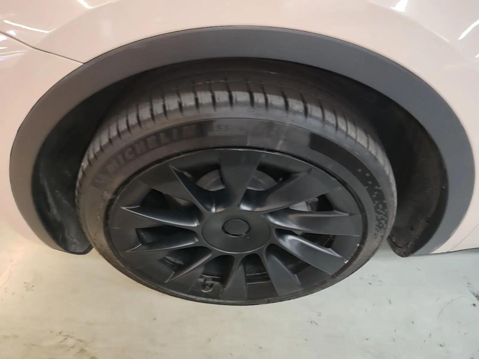 Tesla Model Y 2024 Rear-Wheel-Drive Version — миниатюра 10