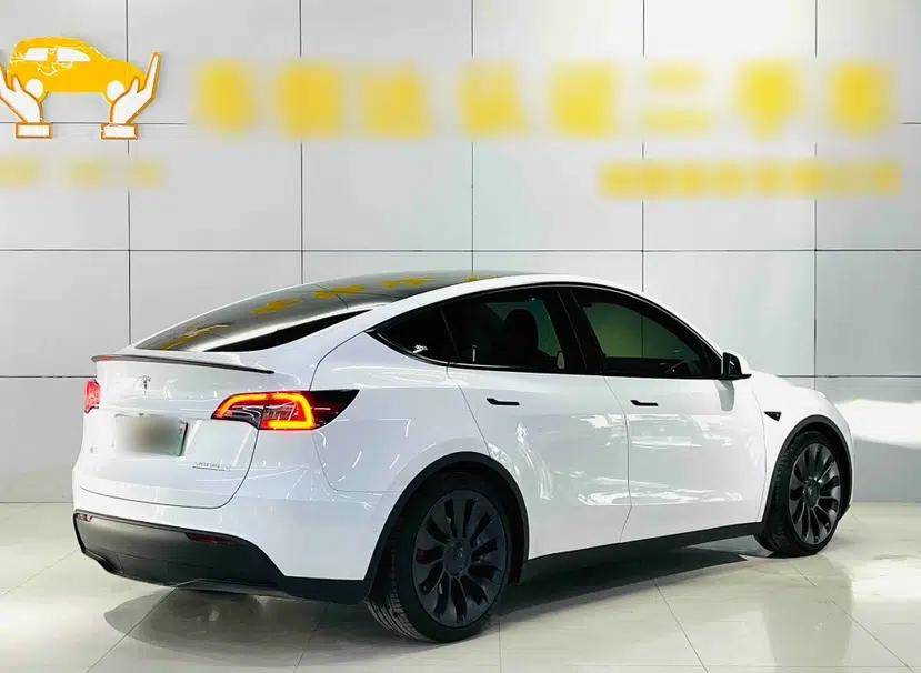 Tesla Model Y 2023 High-Performance All-Wheel-Drive Version — миниатюра 12