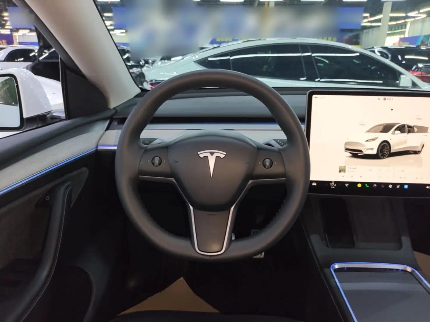 Tesla Model Y 2023 High-Performance All-Wheel-Drive Version — миниатюра 18