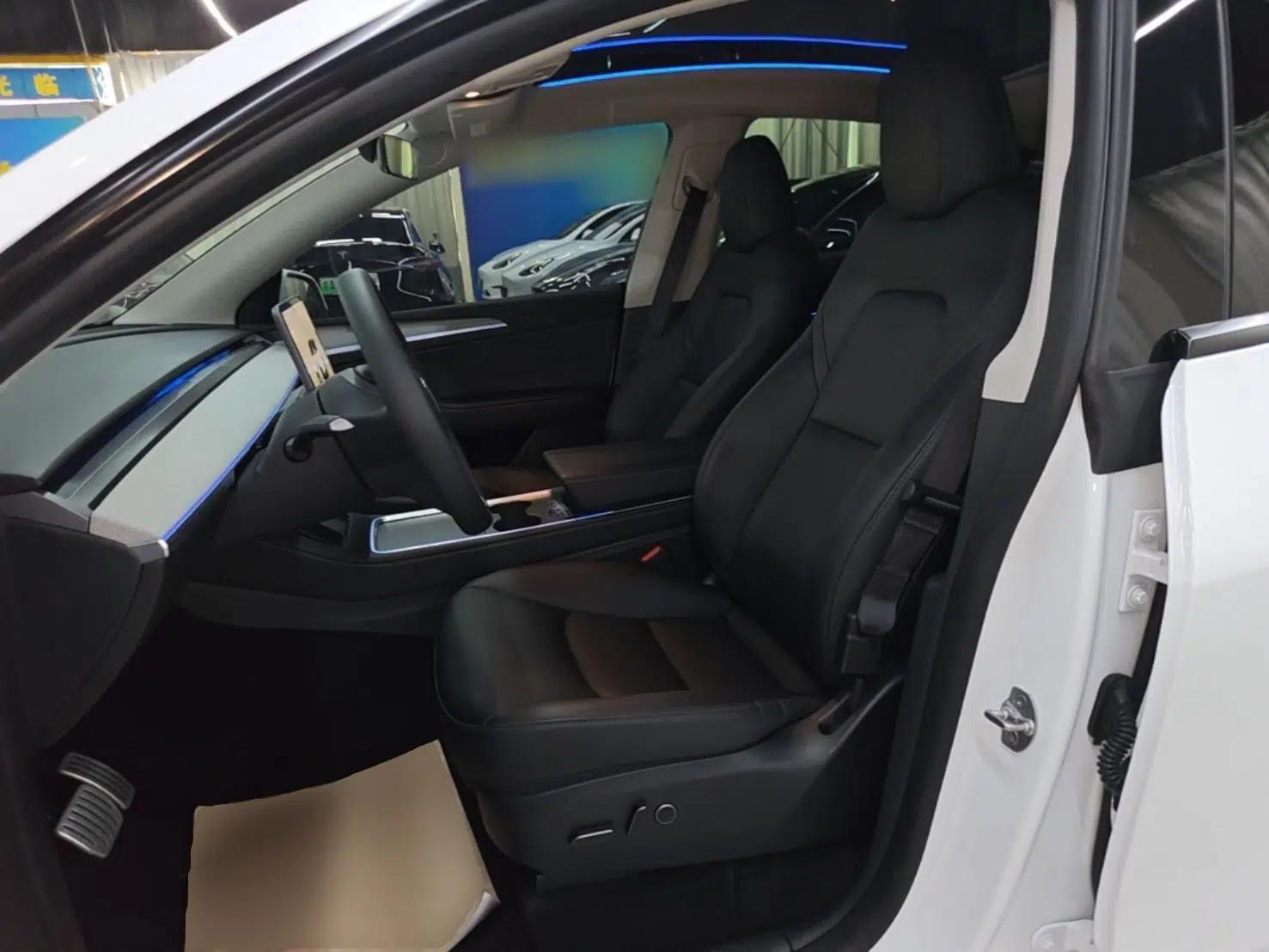 Tesla Model Y 2023 High-Performance All-Wheel-Drive Version — миниатюра 22