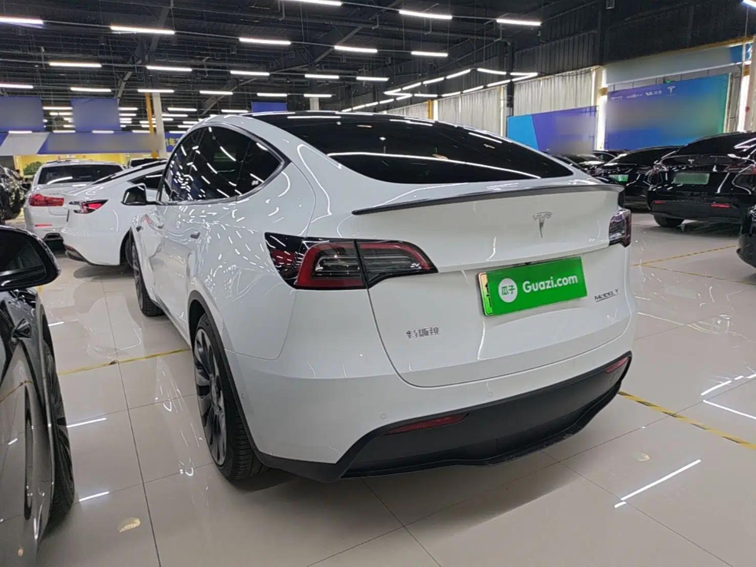 Tesla Model Y 2023 High-Performance All-Wheel-Drive Version — миниатюра 4