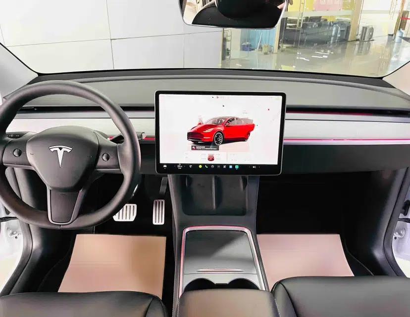 Tesla Model Y 2023 High-Performance All-Wheel-Drive Version — миниатюра 31