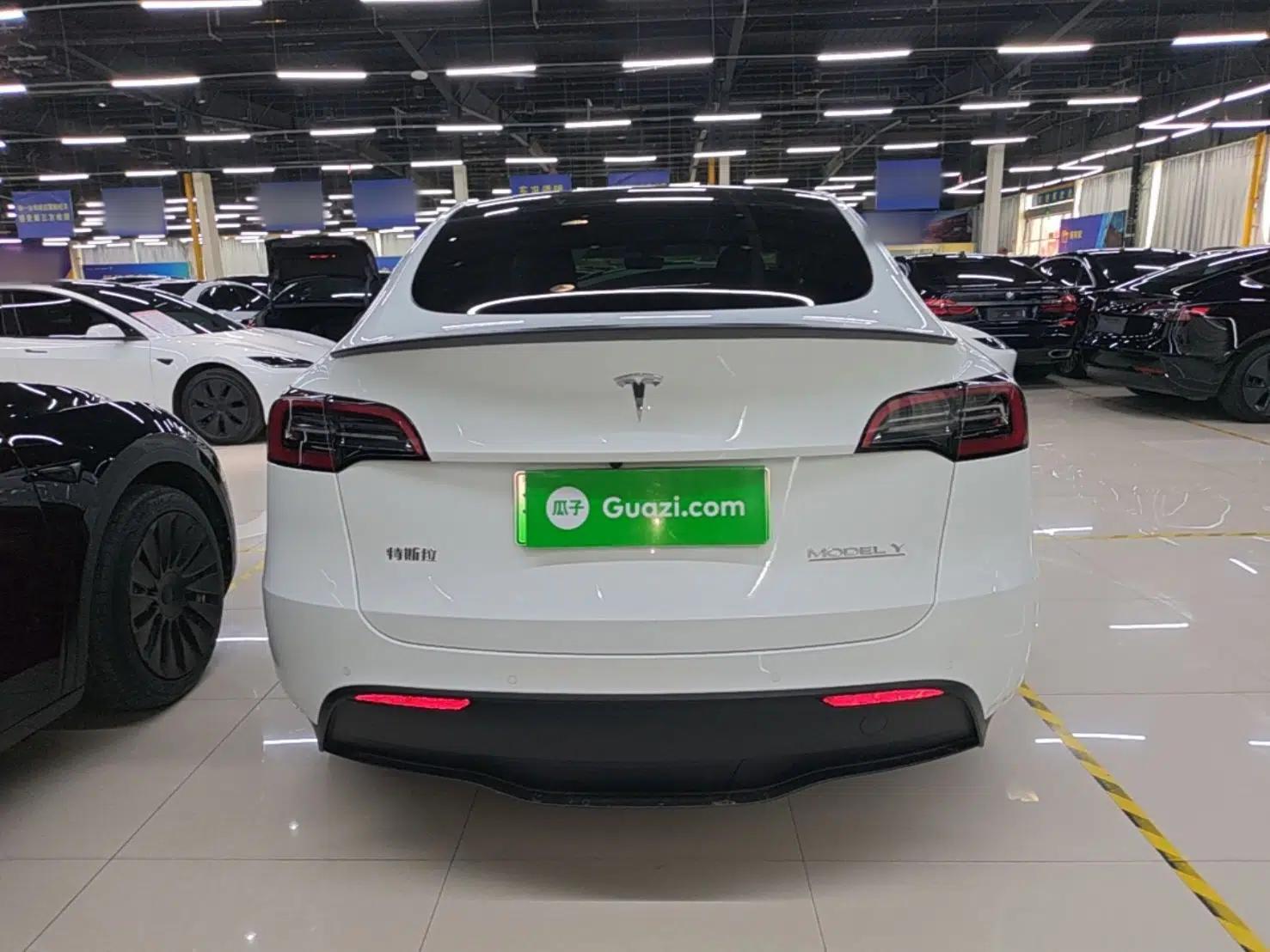 Tesla Model Y 2023 High-Performance All-Wheel-Drive Version — миниатюра 5