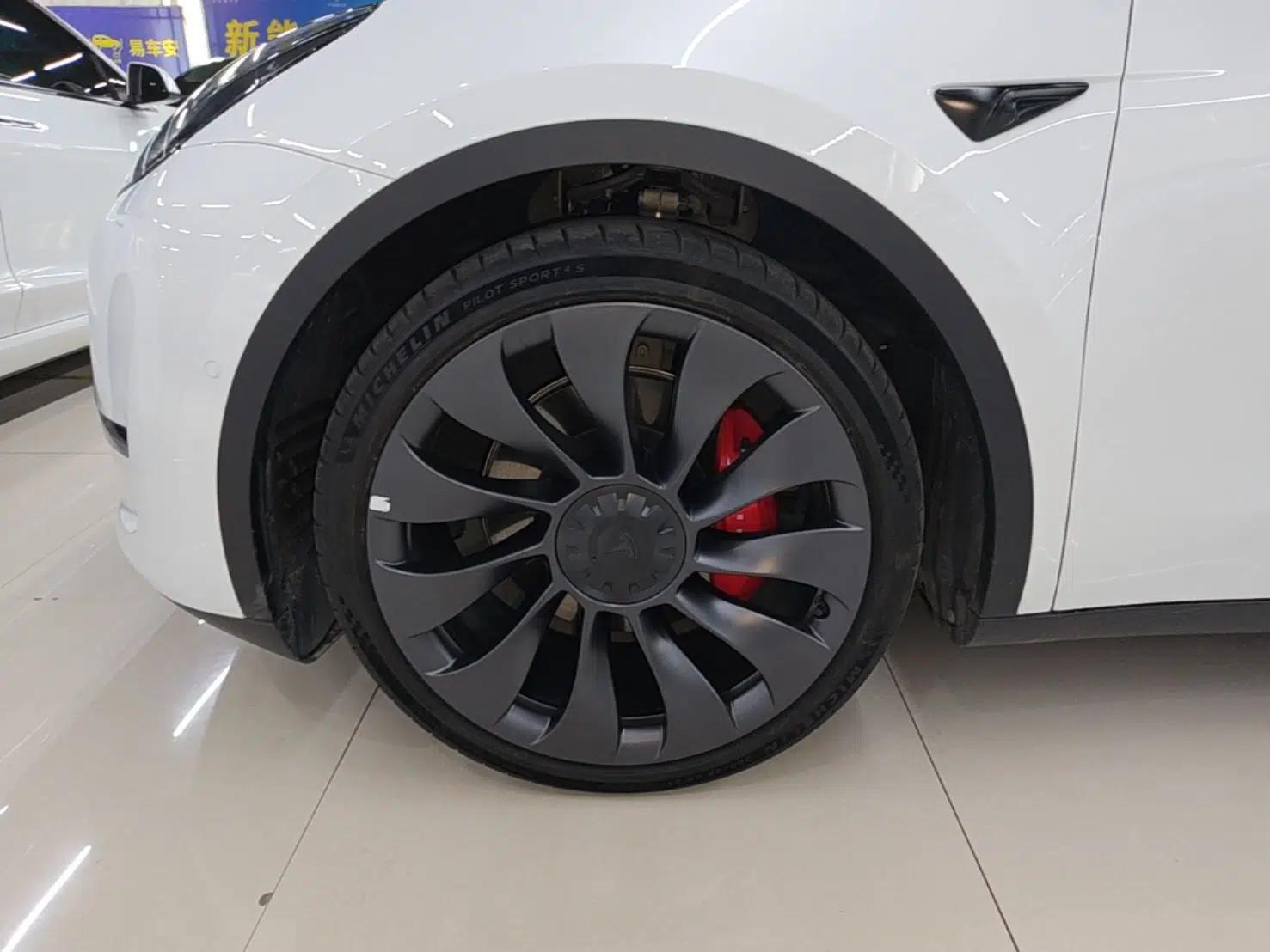 Tesla Model Y 2023 High-Performance All-Wheel-Drive Version — миниатюра 10
