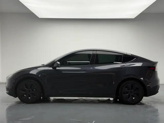 Tesla Model Y 2024 Rear-Wheel-Drive Version — миниатюра 14