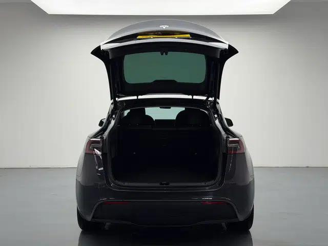 Tesla Model Y 2024 Rear-Wheel-Drive Version — миниатюра 18