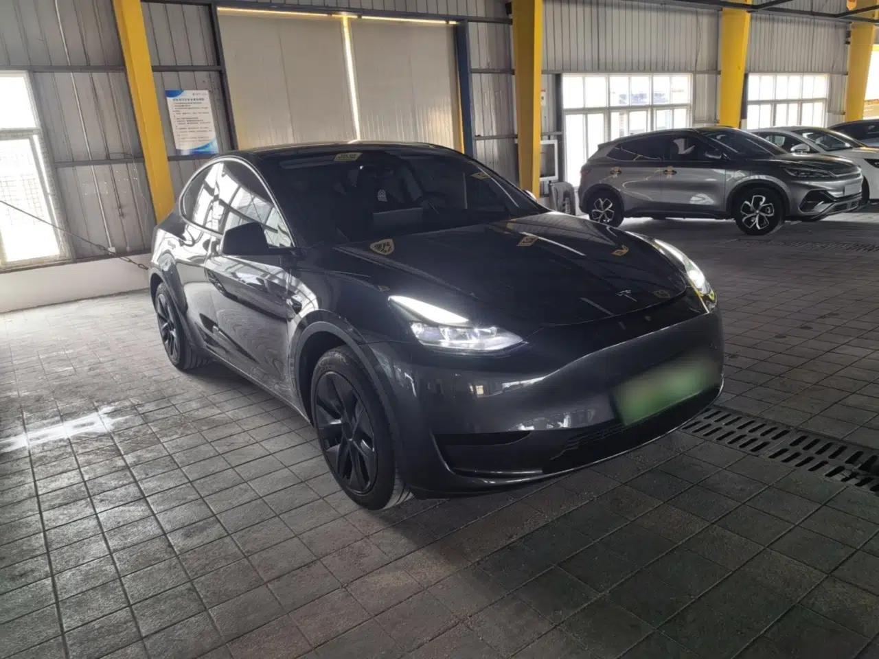 Tesla Model Y 2024 Rear-Wheel-Drive Version — миниатюра 3