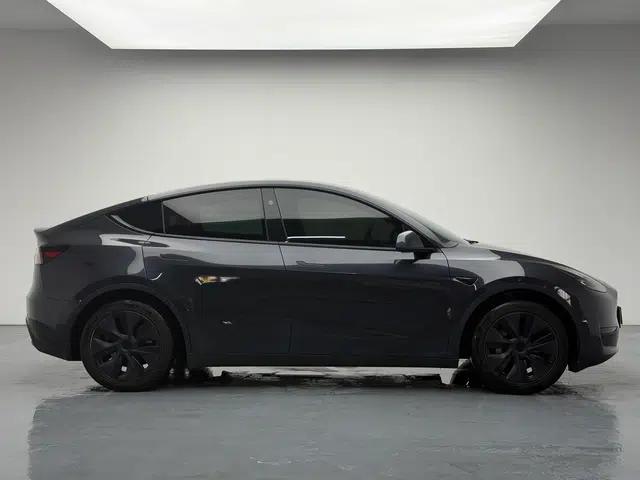 Tesla Model Y 2024 Rear-Wheel-Drive Version — миниатюра 21