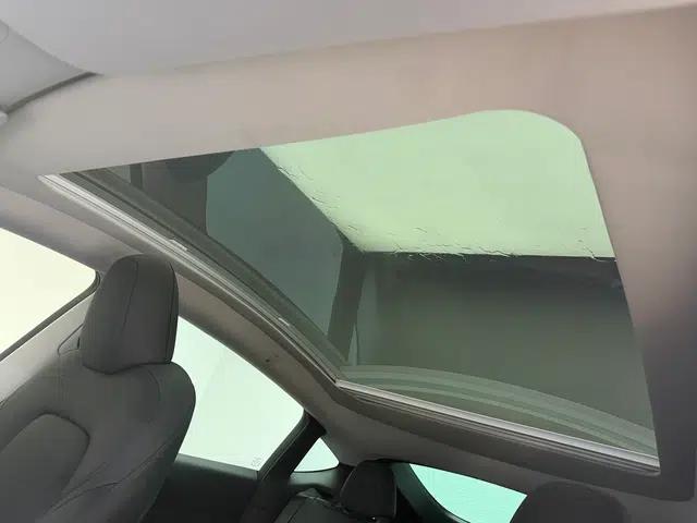 Tesla Model Y 2024 Rear-Wheel-Drive Version — миниатюра 31