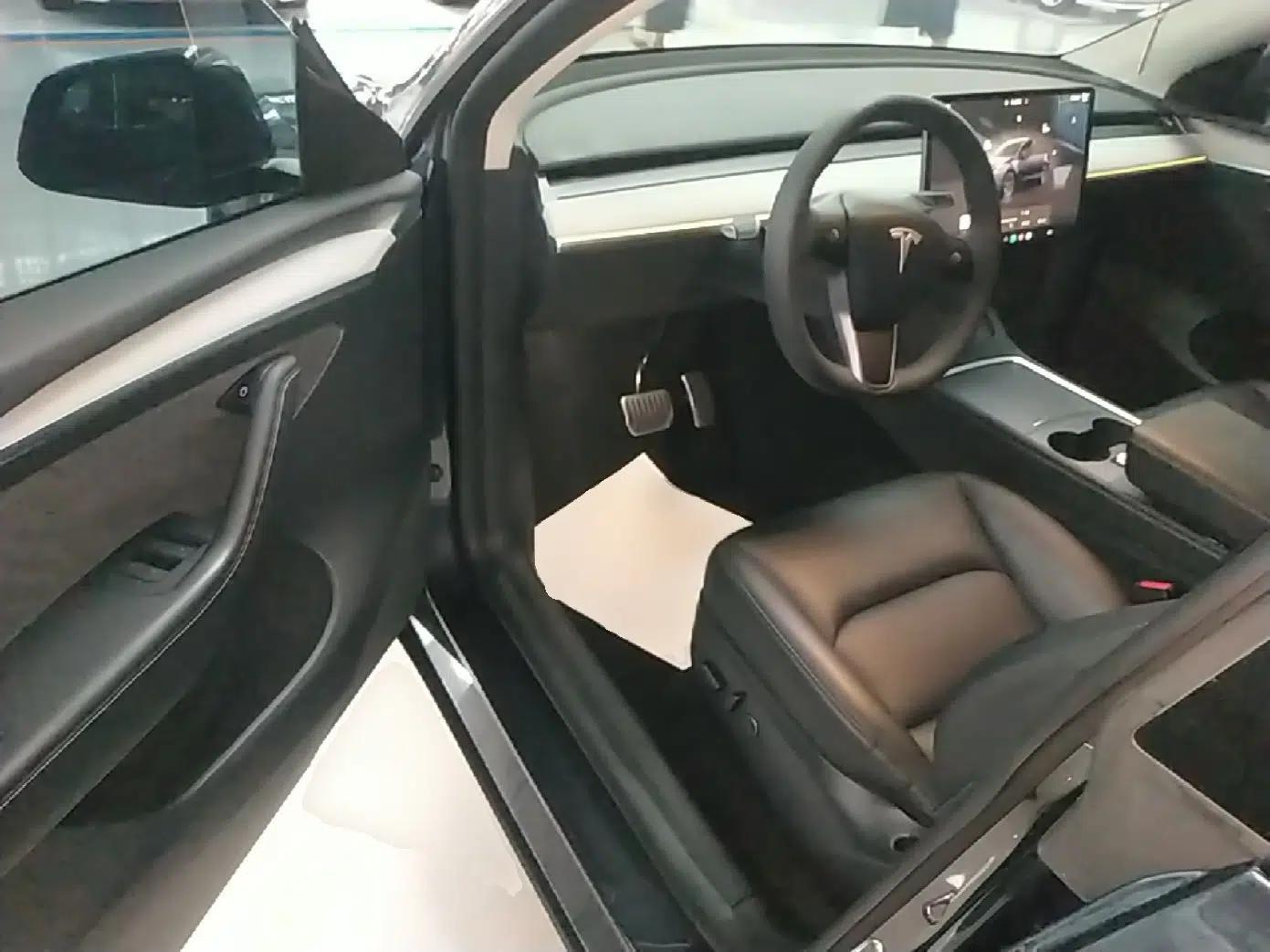 Tesla Model Y 2024 Rear-Wheel-Drive Version — миниатюра 18