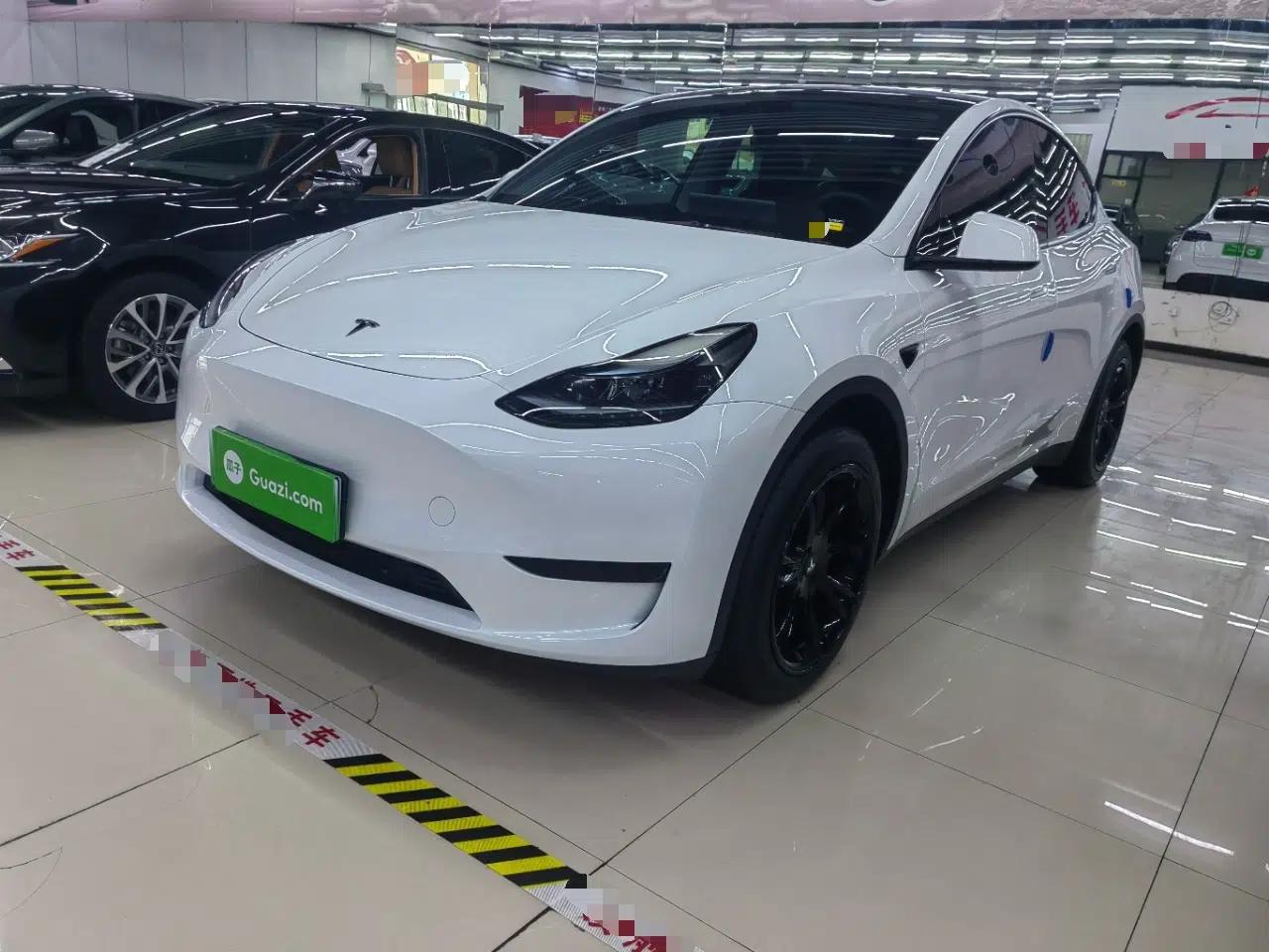 Tesla Model Y 2024 Rear-Wheel-Drive Version — миниатюра 1
