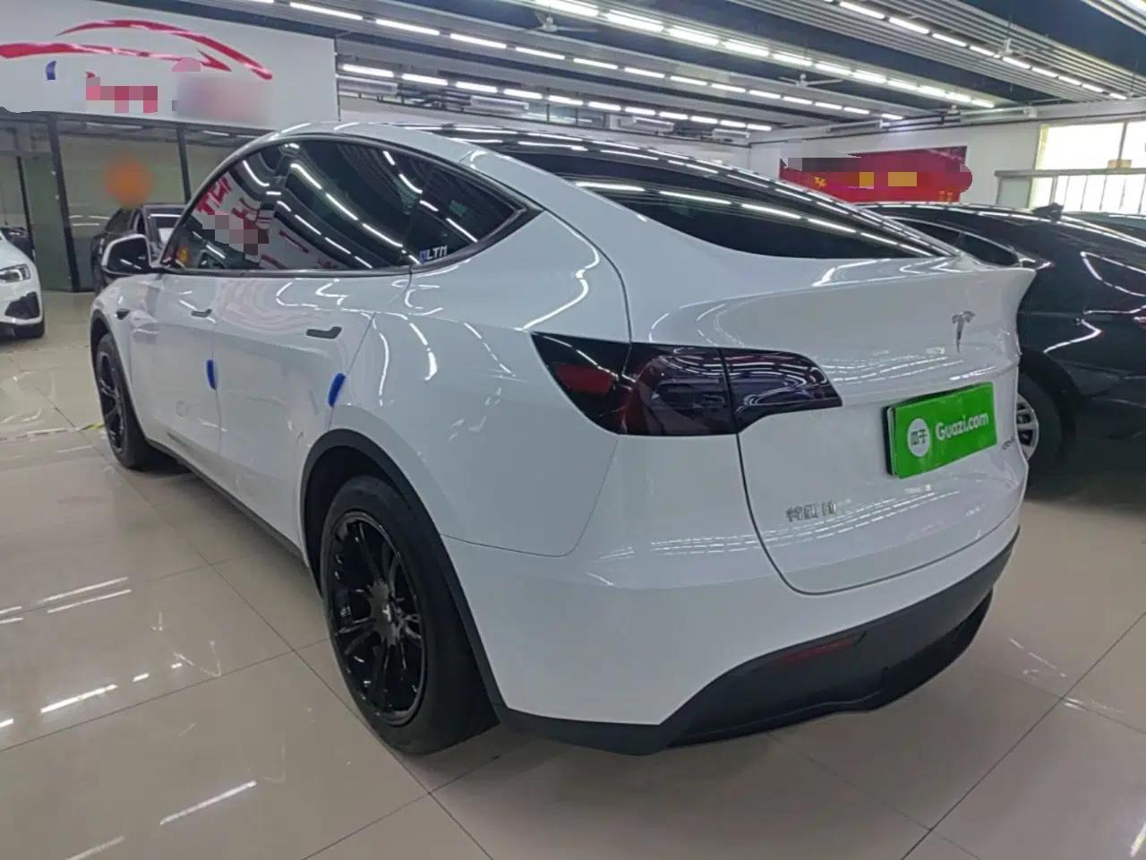 Tesla Model Y 2024 Rear-Wheel-Drive Version — миниатюра 4