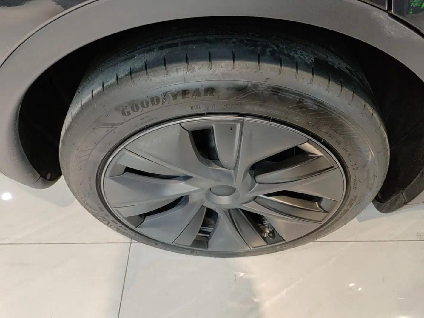 Tesla Model Y 2024 Rear-Wheel-Drive Version — миниатюра 11