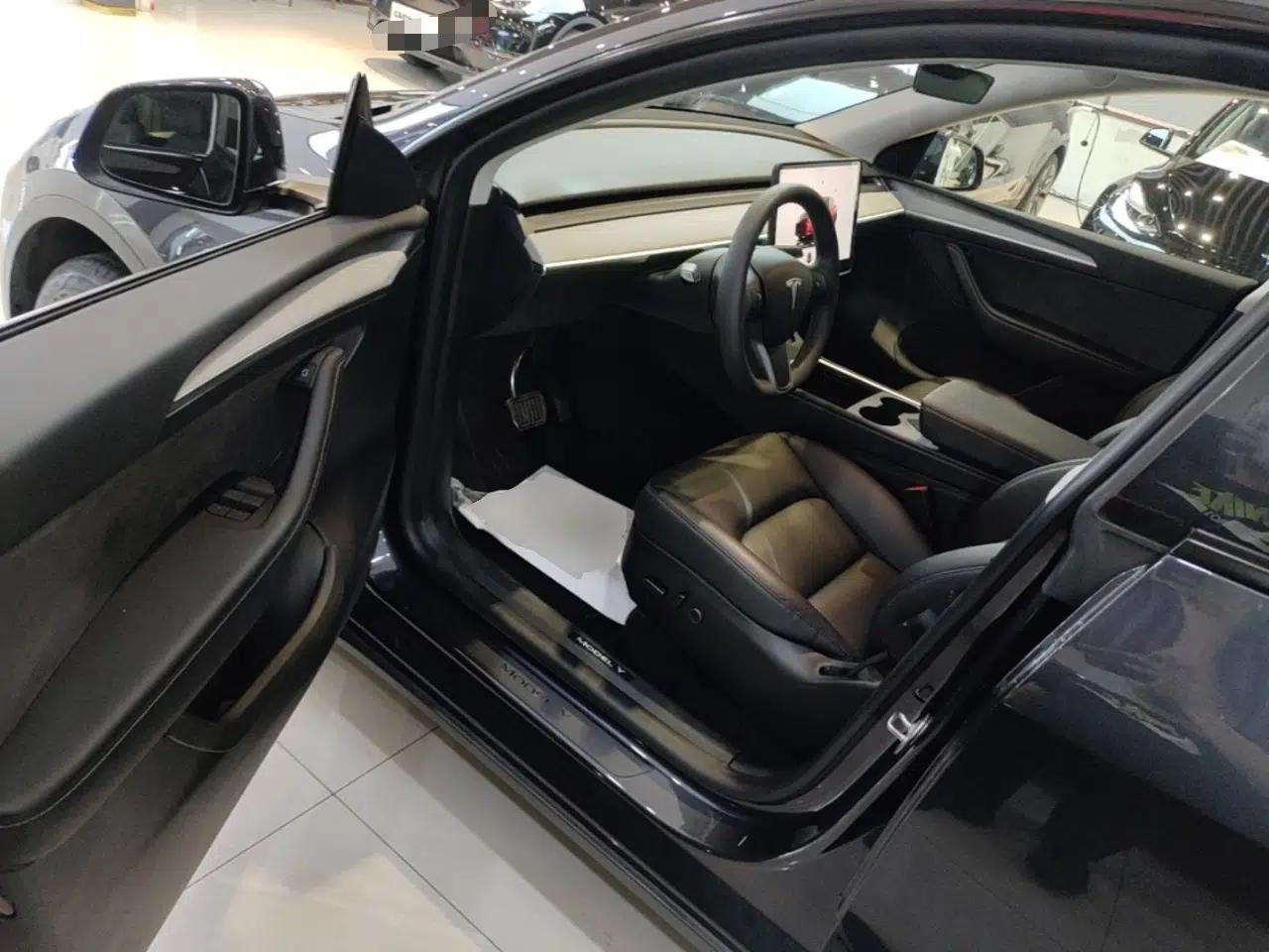 Tesla Model Y 2024 Rear-Wheel-Drive Version — миниатюра 18