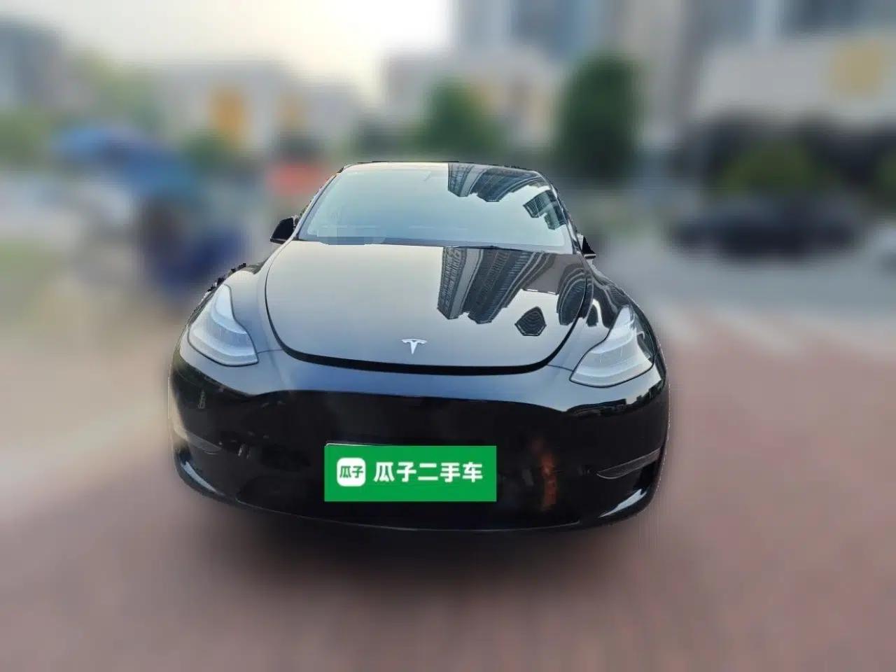 Tesla Model Y 2023 Long-Range All-Wheel-Drive Version — миниатюра 2
