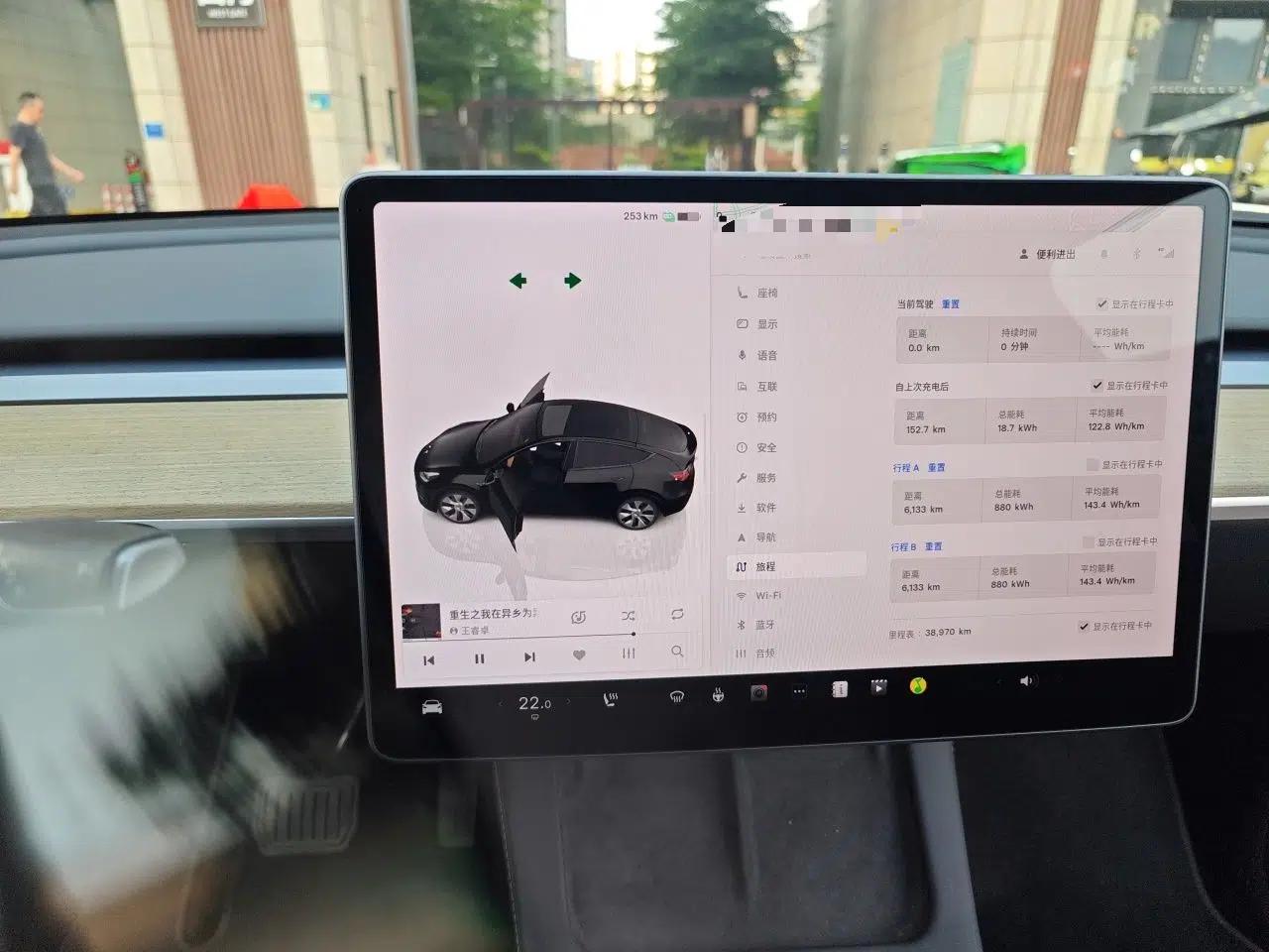 Tesla Model Y 2023 Long-Range All-Wheel-Drive Version — миниатюра 11