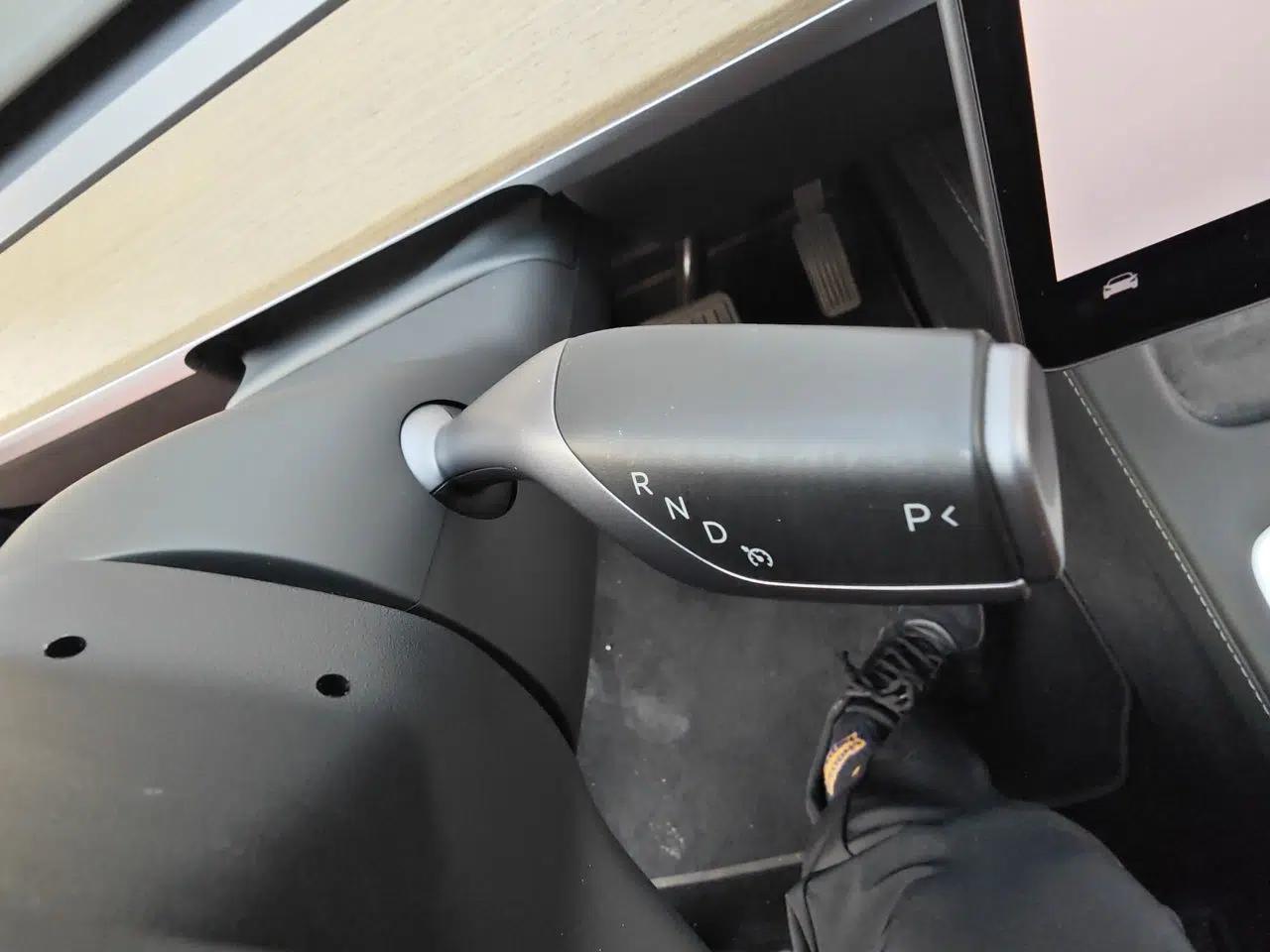 Tesla Model Y 2023 Long-Range All-Wheel-Drive Version — миниатюра 14