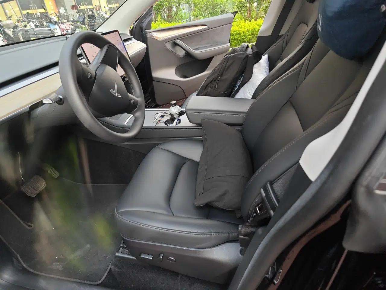 Tesla Model Y 2023 Long-Range All-Wheel-Drive Version — миниатюра 15