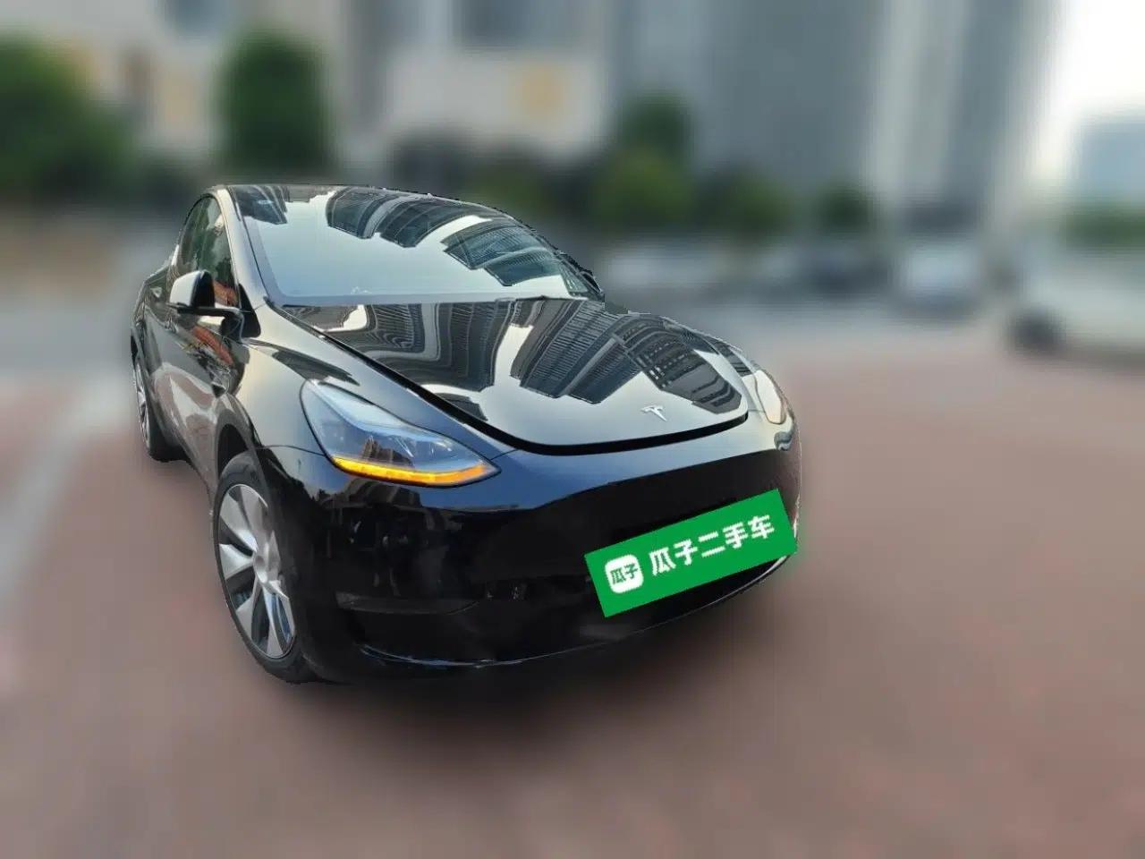 Tesla Model Y 2023 Long-Range All-Wheel-Drive Version — миниатюра 3