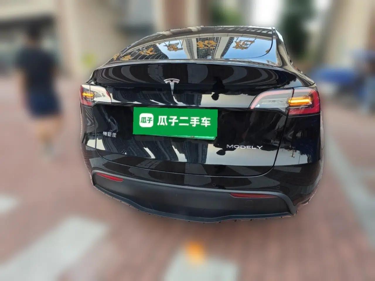 Tesla Model Y 2023 Long-Range All-Wheel-Drive Version — миниатюра 5