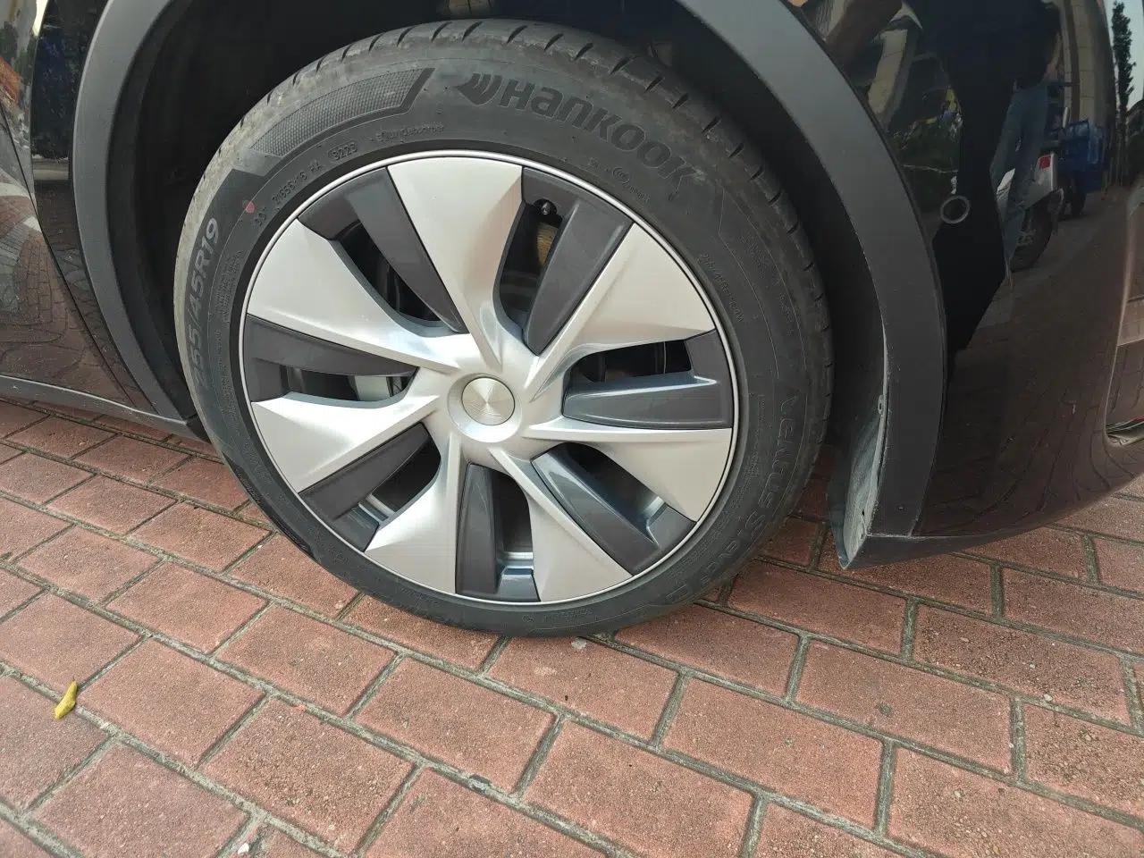Tesla Model Y 2023 Long-Range All-Wheel-Drive Version — миниатюра 8