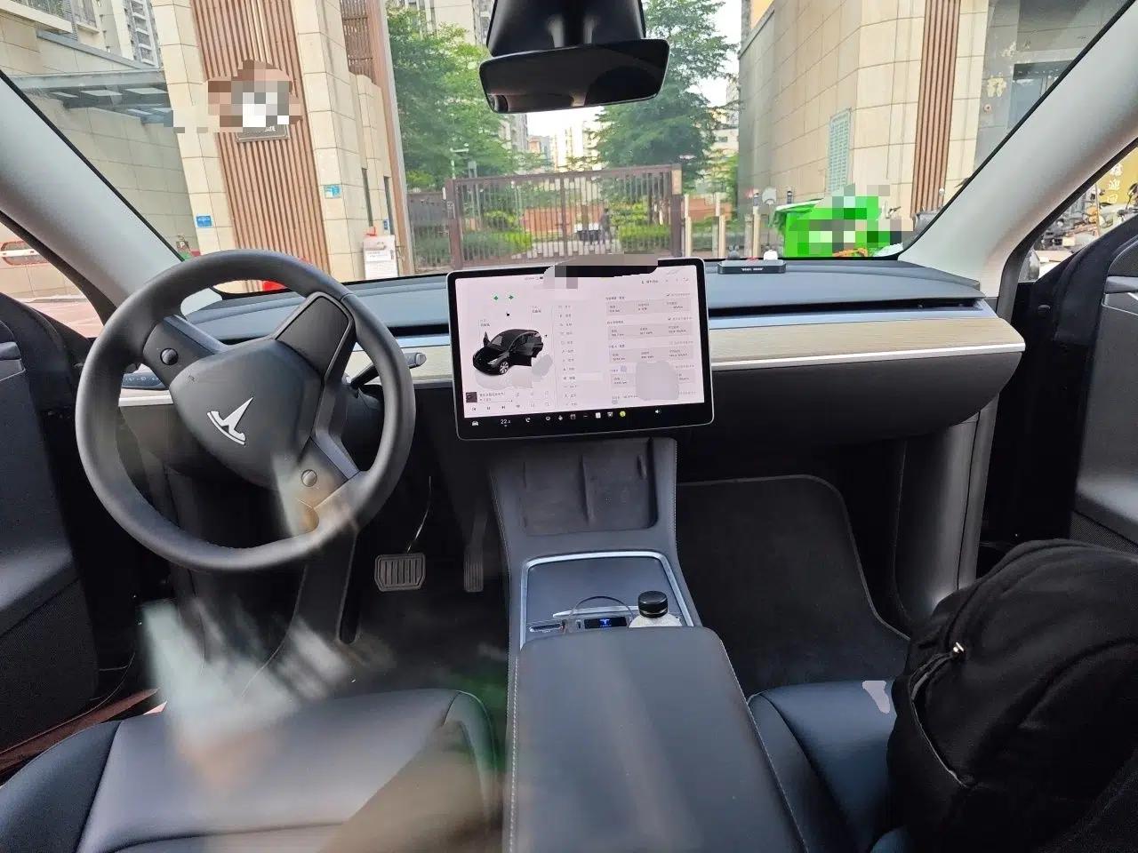 Tesla Model Y 2023 Long-Range All-Wheel-Drive Version — миниатюра 9