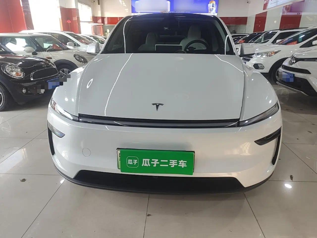 Tesla Model Y 2025 Rear-Wheel-Drive Version — миниатюра 2