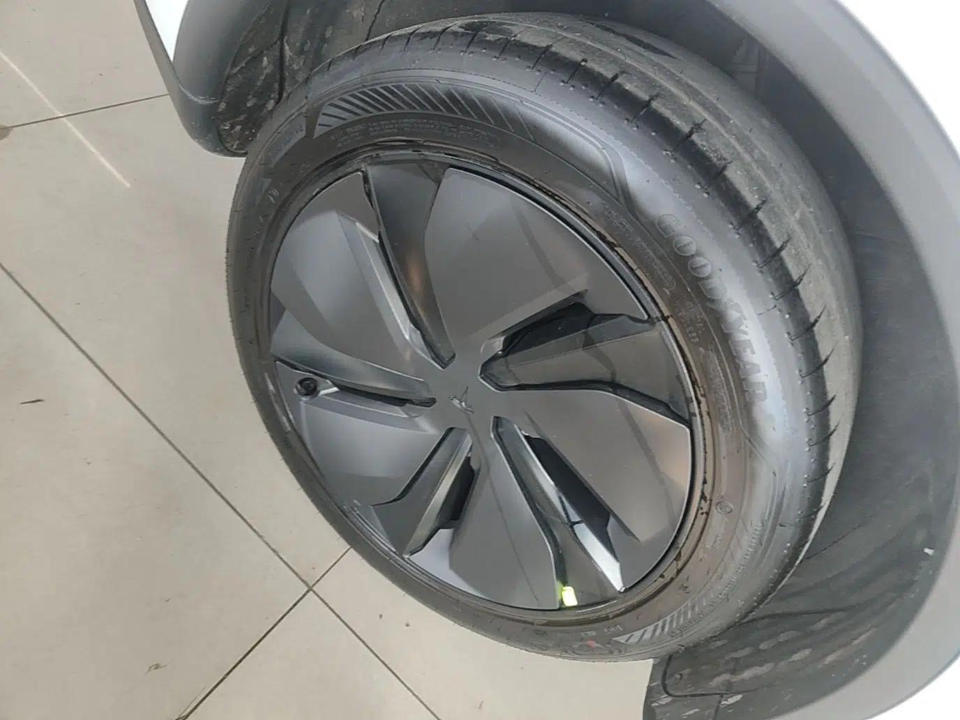 Tesla Model Y 2025 Rear-Wheel-Drive Version — миниатюра 11