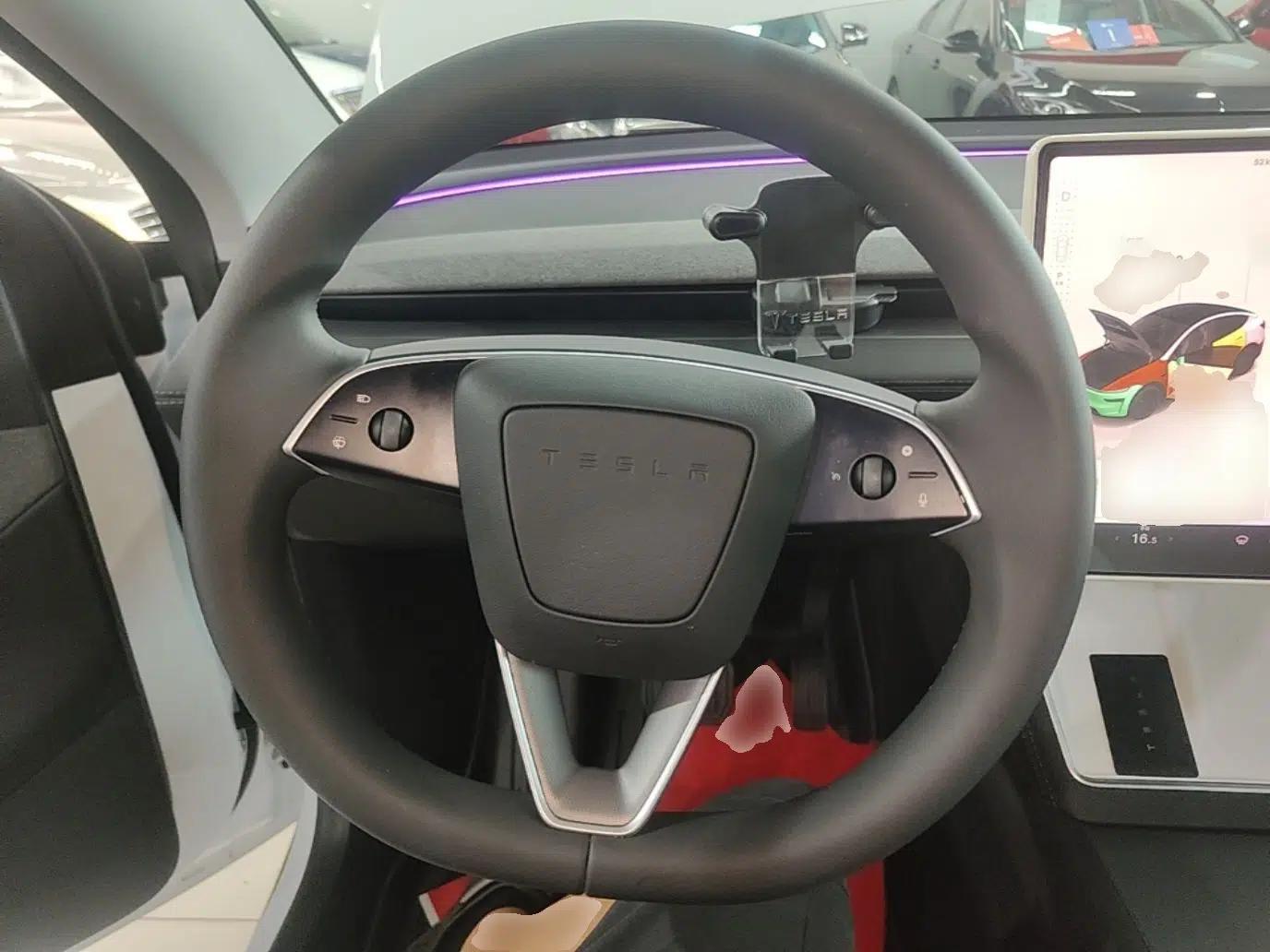Tesla Model Y 2025 Rear-Wheel-Drive Version — миниатюра 13