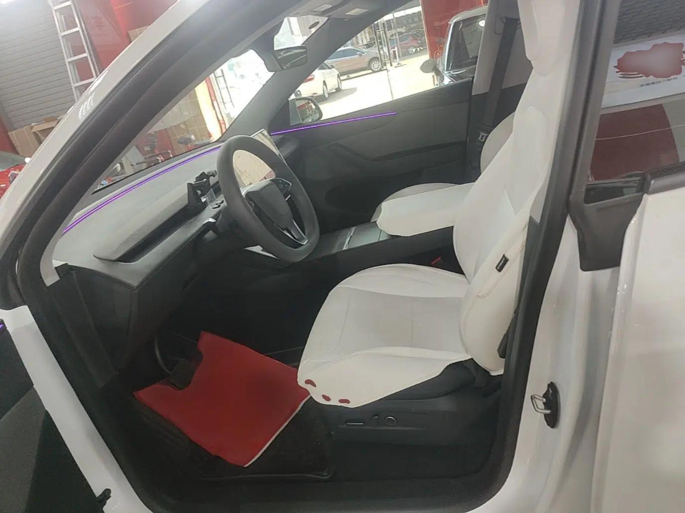 Tesla Model Y 2025 Rear-Wheel-Drive Version — миниатюра 17