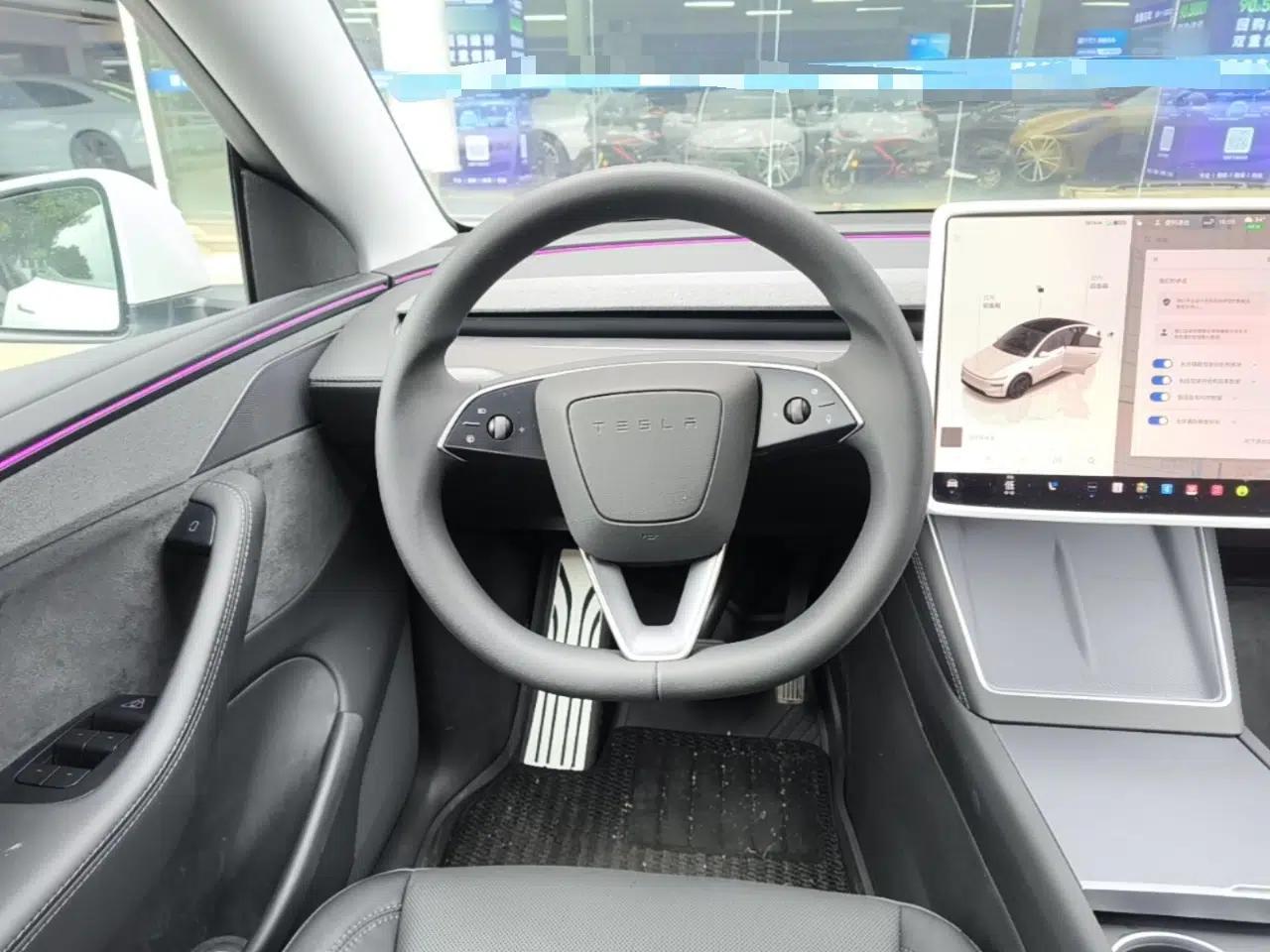 Tesla Model Y 2025 Long-Range All-Wheel-Drive Version — миниатюра 13