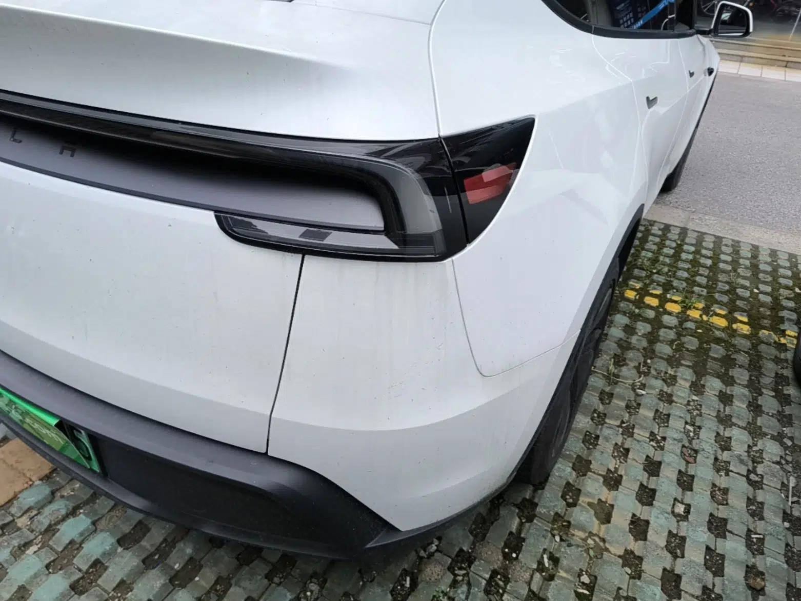 Tesla Model Y 2025 Long-Range All-Wheel-Drive Version — миниатюра 9