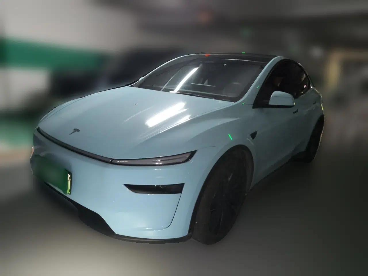 Tesla Model Y 2026 Long-Range All-Wheel-Drive Model — миниатюра 1