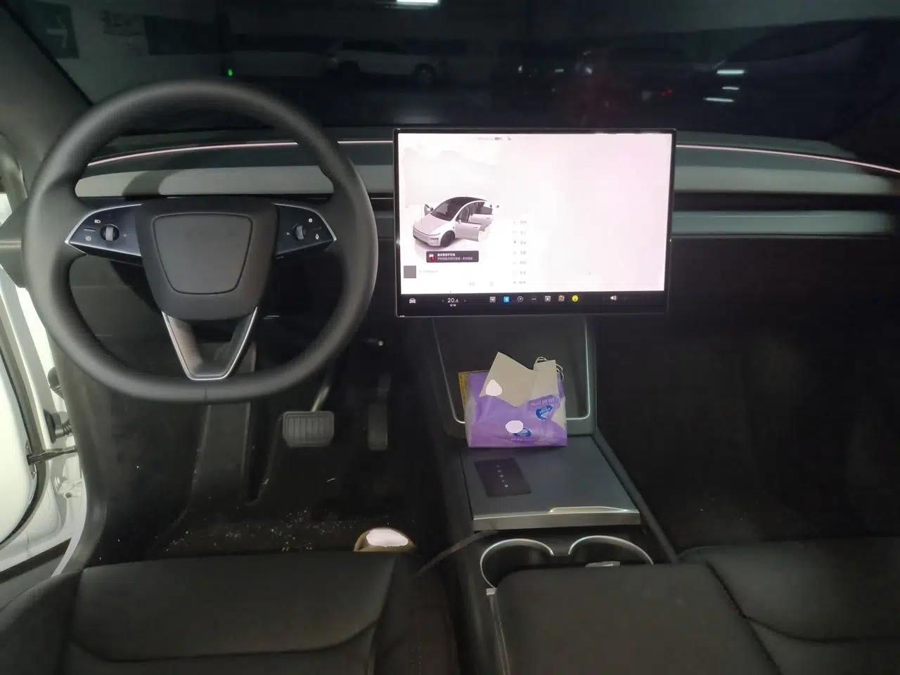Tesla Model Y 2026 Long-Range All-Wheel-Drive Model — миниатюра 18