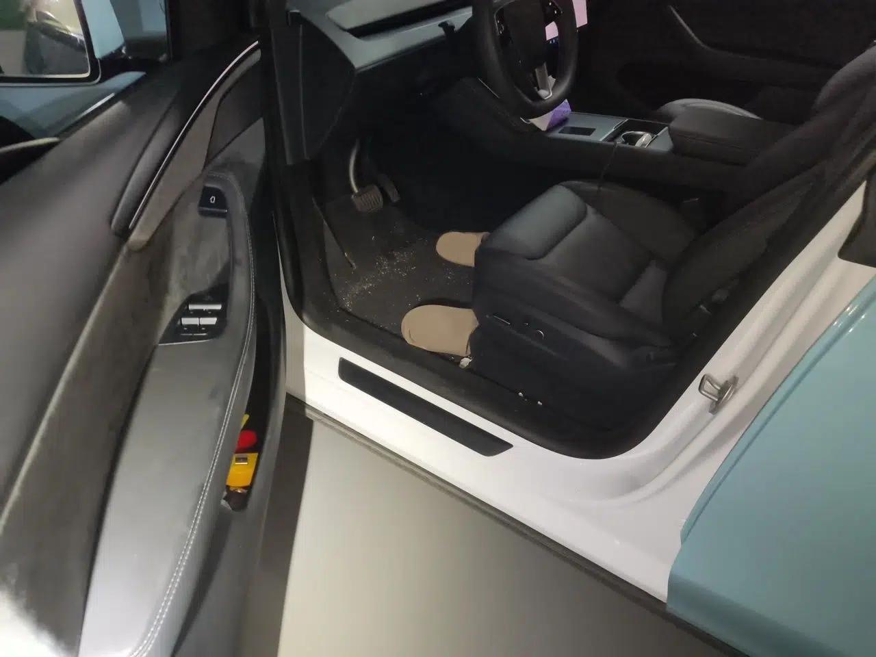Tesla Model Y 2026 Long-Range All-Wheel-Drive Model — миниатюра 19
