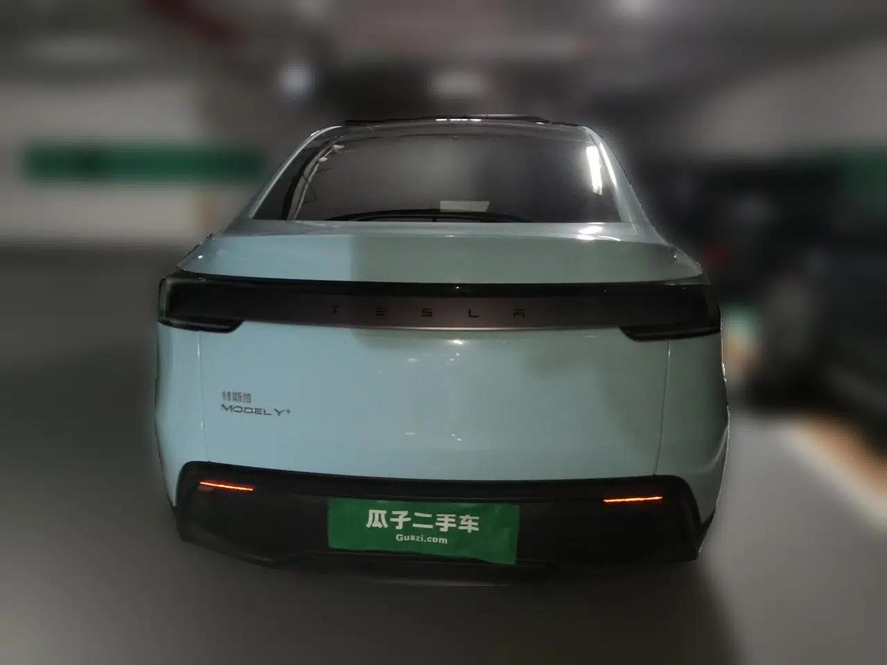 Tesla Model Y 2026 Long-Range All-Wheel-Drive Model — миниатюра 5
