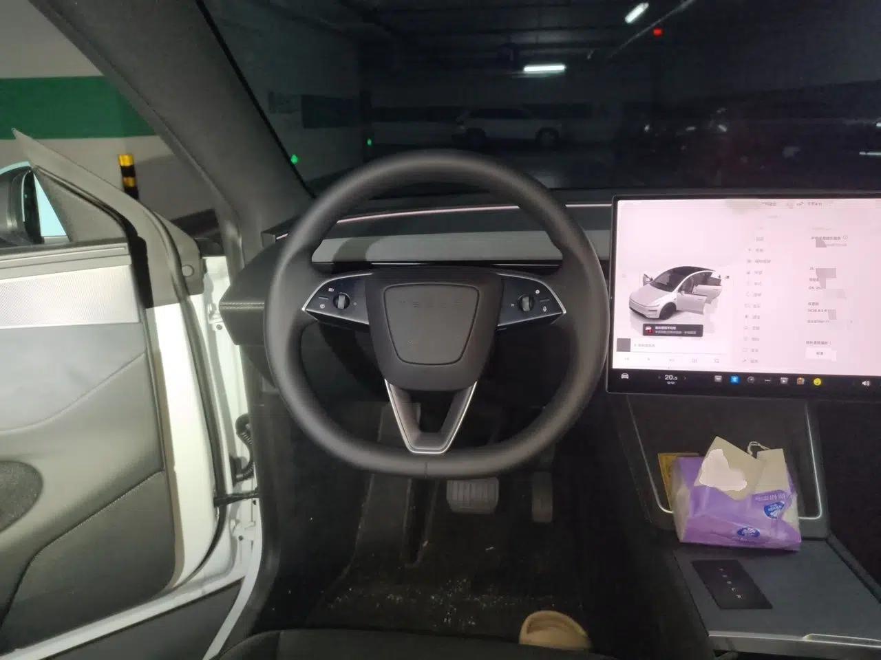 Tesla Model Y 2026 Long-Range All-Wheel-Drive Model — миниатюра 9