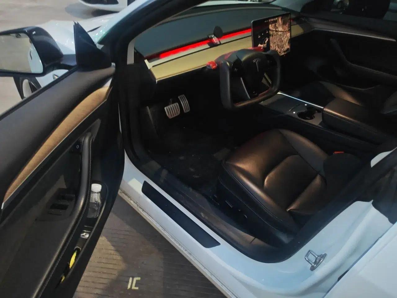 Tesla Model 3 2021 Performance High-Performance All-Wheel-Drive Version — миниатюра 16
