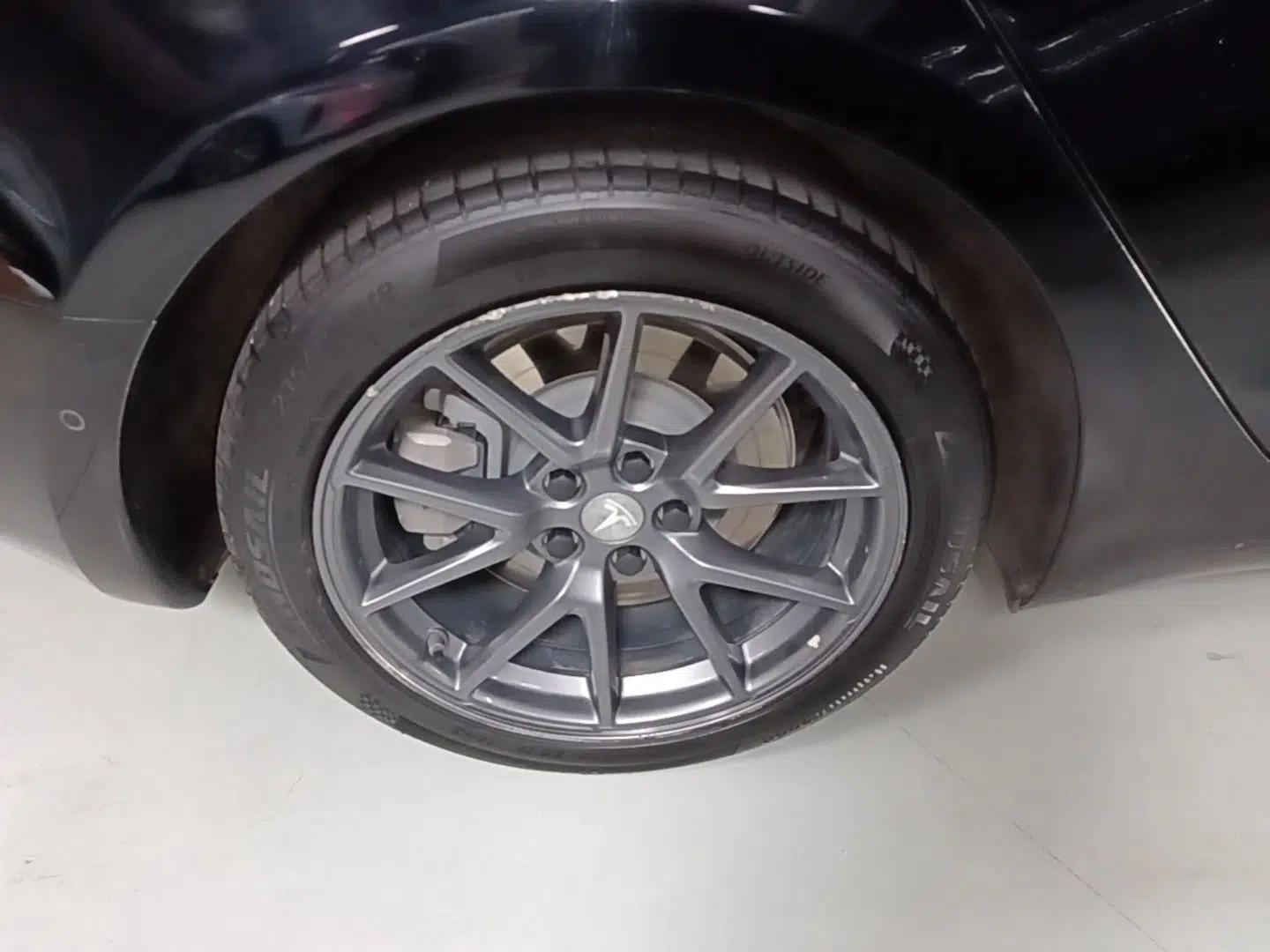 Tesla Model 3 2022 Rear-Wheel-Drive Version — миниатюра 11