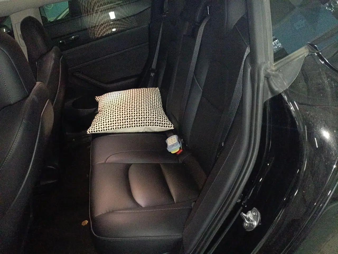 Tesla Model 3 2022 Rear-Wheel-Drive Version — миниатюра 17