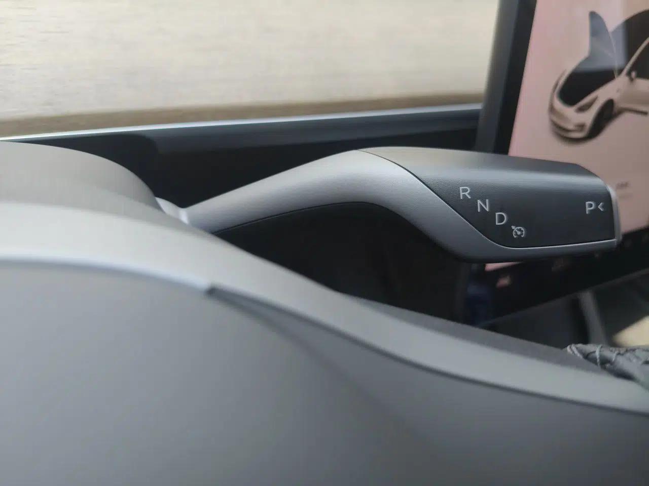 Tesla Model 3 2021 Standard Range Rear-Drive Upgraded Version — миниатюра 14